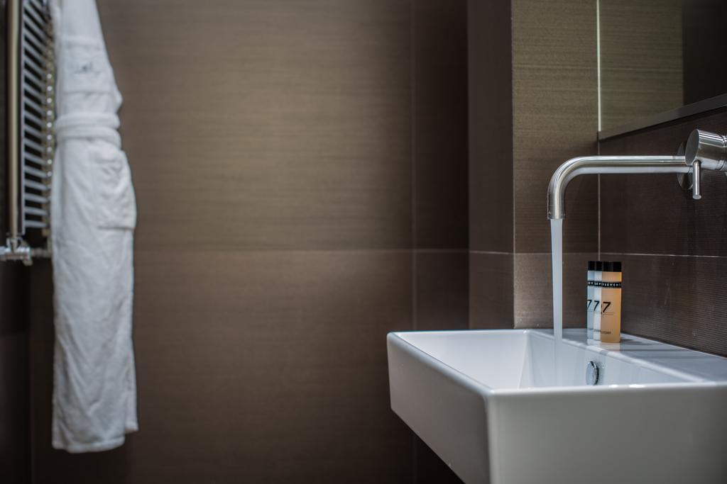 47Luxury Suites - Colosseo روما الغرفة الصورة